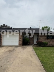 Charming 2-Bedroom Duplex with Fireplace & Fenced Backyard Near Rogers Aquatic Center