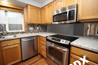 Spacious Southeast Hillsboro 3 Bedroom/2 Bath Home with Fenced Yard