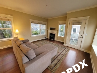 Contemporary Condo in Johns Landing