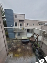 Contemporary Condo in Johns Landing