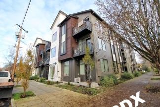 **RENT SPECIAL** Sleek, Contemporary & Modern Studio Apartment in the Heart of Sellwood!