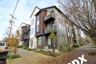 **RENT SPECIAL** Sleek, Contemporary & Modern Studio Apartment in the Heart of Sellwood!