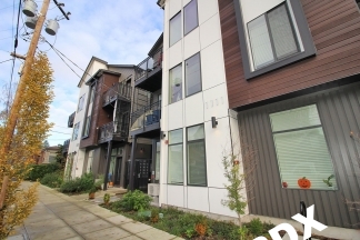 **RENT SPECIAL** Sleek, Contemporary & Modern Studio Apartment in the Heart of Sellwood!