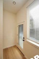 **RENT SPECIAL** Sleek, Contemporary & Modern Studio Apartment in the Heart of Sellwood!