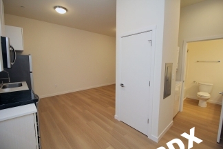 **RENT SPECIAL** Sleek, Contemporary & Modern Studio Apartment in the Heart of Sellwood!