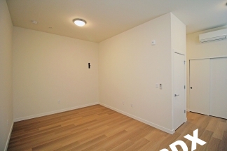 **RENT SPECIAL** Sleek, Contemporary & Modern Studio Apartment in the Heart of Sellwood!