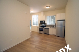 **RENT SPECIAL** Sleek, Contemporary & Modern Studio Apartment in the Heart of Sellwood!