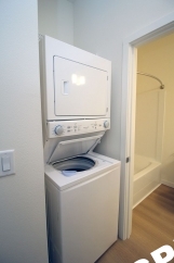 **RENT SPECIAL** Sleek, Contemporary & Modern Studio Apartment in the Heart of Sellwood!