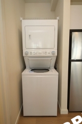 **RENT SPECIAL**Sleek, Contemporary & Modern Living in the Heart of Sellwood!
