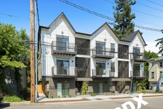 **CONCESSION - ONE MONTH FREE RENT ON APPROVED CREDIT** Ground Floor Contemporary 1 Bedroom Apartment - SW Portland