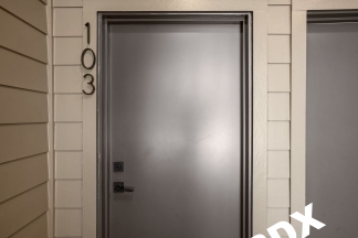 **CONCESSION - ONE MONTH FREE RENT ON APPROVED CREDIT** Ground Floor Contemporary 1 Bedroom Apartment - SW Portland