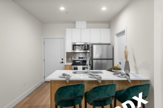 **CONCESSION - ONE MONTH FREE RENT ON APPROVED CREDIT** Ground Floor Contemporary 1 Bedroom Apartment - SW Portland