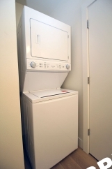 **CONCESSION - ONE MONTH FREE RENT ON APPROVED CREDIT** Ground Floor Contemporary 1 Bedroom Apartment - SW Portland
