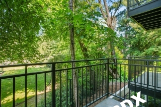 **CONCESSION - ONE MONTH FREE RENT ON APPROVED CREDIT** Ground Floor Contemporary 1 Bedroom Apartment - SW Portland