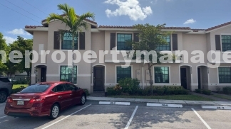 Stylish 3-Bed, 3-Bath Townhouse Oasis in Riviera Beach - 1311 Sq Ft of Comfort!