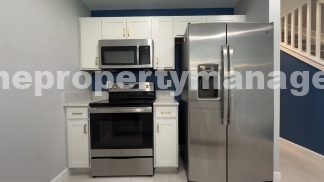 Stylish 3-Bed, 3-Bath Townhouse Oasis in Riviera Beach - 1311 Sq Ft of Comfort!
