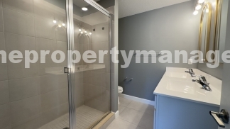 Stylish 3-Bed, 3-Bath Townhouse Oasis in Riviera Beach - 1311 Sq Ft of Comfort!