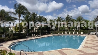 Stylish 3-Bed, 3-Bath Townhouse Oasis in Riviera Beach - 1311 Sq Ft of Comfort!