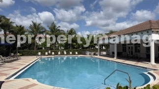 Stylish 3-Bed, 3-Bath Townhouse Oasis in Riviera Beach - 1311 Sq Ft of Comfort!