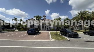 Stylish 3-Bed, 3-Bath Townhouse Oasis in Riviera Beach - 1311 Sq Ft of Comfort!