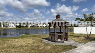 Stylish 3-Bed, 3-Bath Townhouse Oasis in Riviera Beach - 1311 Sq Ft of Comfort!