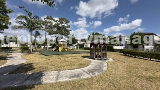 Stylish 3-Bed, 3-Bath Townhouse Oasis in Riviera Beach - 1311 Sq Ft of Comfort!