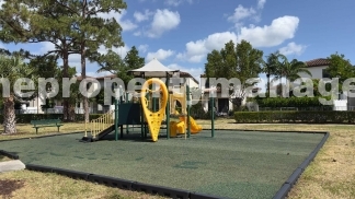 Stylish 3-Bed, 3-Bath Townhouse Oasis in Riviera Beach - 1311 Sq Ft of Comfort!