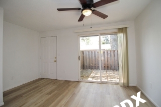 Spiffy Remodeled Gresham 2 Bedroom in Triplex on Quiet Dead-End Street