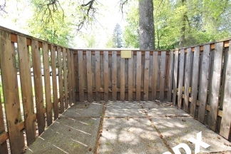 Spiffy Remodeled Gresham 2 Bedroom in Triplex on Quiet Dead-End Street