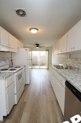 Spiffy Remodeled Gresham 2 Bedroom in Triplex on Quiet Dead-End Street