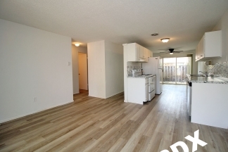 Spiffy Remodeled Gresham 2 Bedroom in Triplex on Quiet Dead-End Street