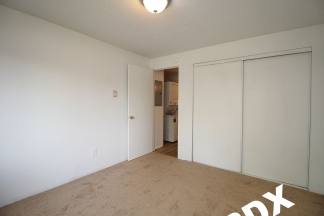 Spiffy Remodeled Gresham 2 Bedroom in Triplex on Quiet Dead-End Street