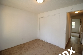 Spiffy Remodeled Gresham 2 Bedroom in Triplex on Quiet Dead-End Street