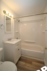 Spiffy Remodeled Gresham 2 Bedroom in Triplex on Quiet Dead-End Street