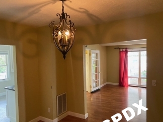 UNIVERSITY LIVING - Beautiful 5 Bedroom Home in St. Johns - Next to University of Portland!