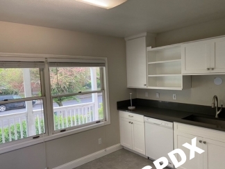 UNIVERSITY LIVING - Beautiful 5 Bedroom Home in St. Johns - Next to University of Portland!