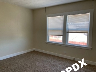 Freshly Updated 1 Bedroom with Reserved Parking In Vibrant SE PDX Neighborhood!