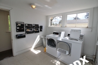 Freshly Updated 1 Bedroom with Reserved Parking In Vibrant SE PDX Neighborhood!