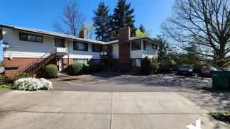 Cute 2 Bedroom Ground Floor Apartment in Ideal NW PDX Location