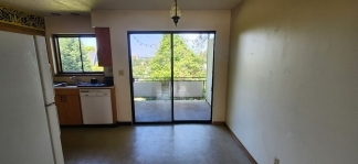 Cute 2 Bedroom Ground Floor Apartment in Ideal NW PDX Location