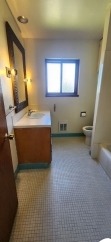 Cute 2 Bedroom Ground Floor Apartment in Ideal NW PDX Location