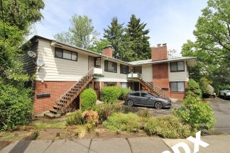 Cute 2 Bedroom Ground Floor Apt with Parking & Fireplace in Ideal NW PDX Location!