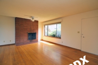 Cute 2 Bedroom Ground Floor Apt with Parking & Fireplace in Ideal NW PDX Location!
