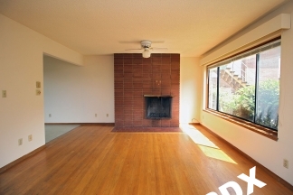 Cute 2 Bedroom Ground Floor Apt with Parking & Fireplace in Ideal NW PDX Location!