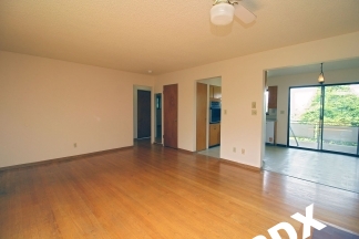Cute 2 Bedroom Ground Floor Apt with Parking & Fireplace in Ideal NW PDX Location!