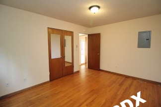 Cute 2 Bedroom Ground Floor Apt with Parking & Fireplace in Ideal NW PDX Location!