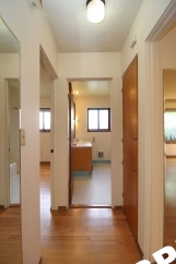 Cute 2 Bedroom Ground Floor Apt with Parking & Fireplace in Ideal NW PDX Location!