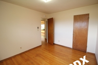Cute 2 Bedroom Ground Floor Apt with Parking & Fireplace in Ideal NW PDX Location!