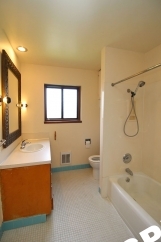 Cute 2 Bedroom Ground Floor Apt with Parking & Fireplace in Ideal NW PDX Location!