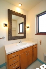 Cute 2 Bedroom Ground Floor Apt with Parking & Fireplace in Ideal NW PDX Location!
